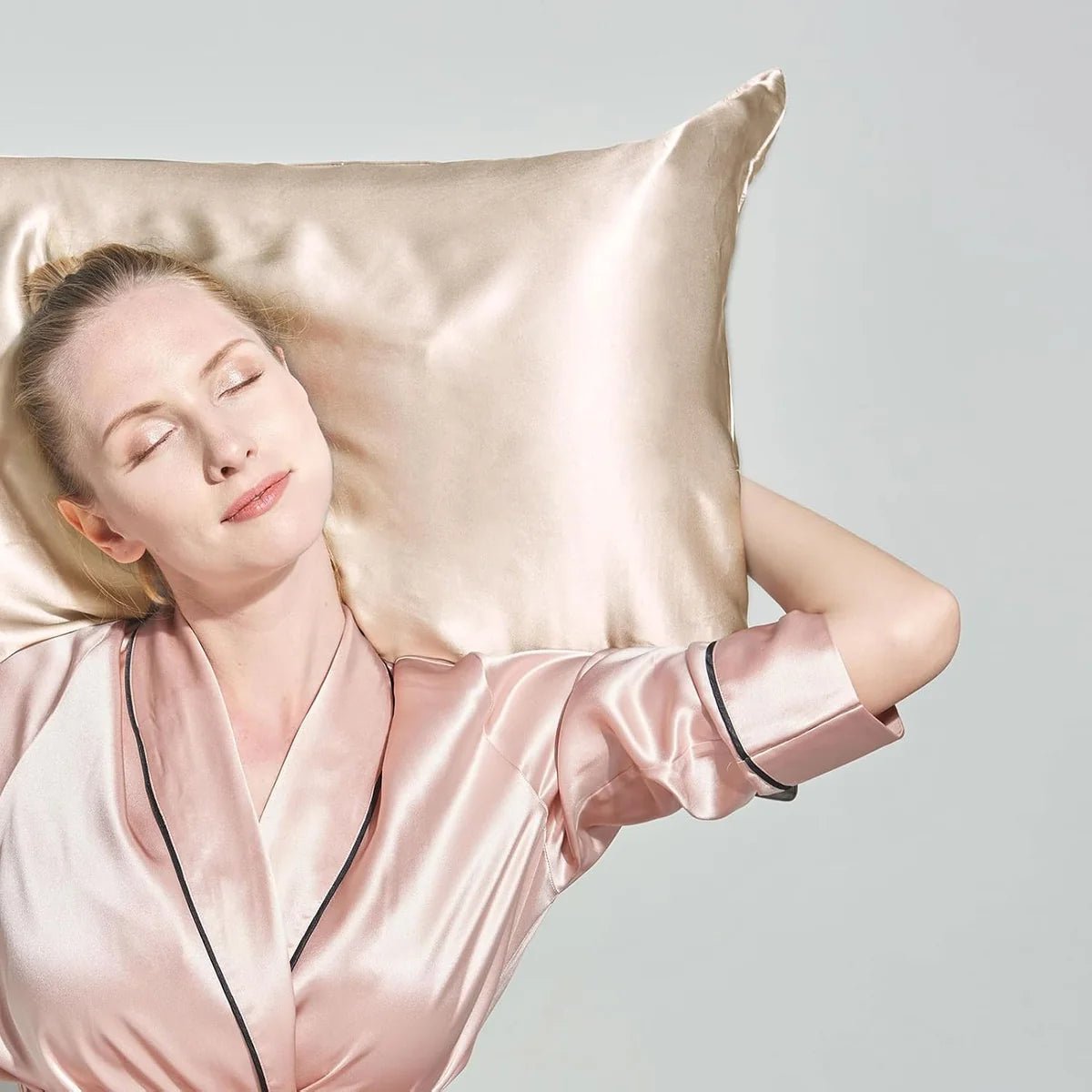 luxury mulberry silk pillowcase champagne good for sleep.jpg luxury mulberry silk pillowcase champagne good for sleep.jpg
