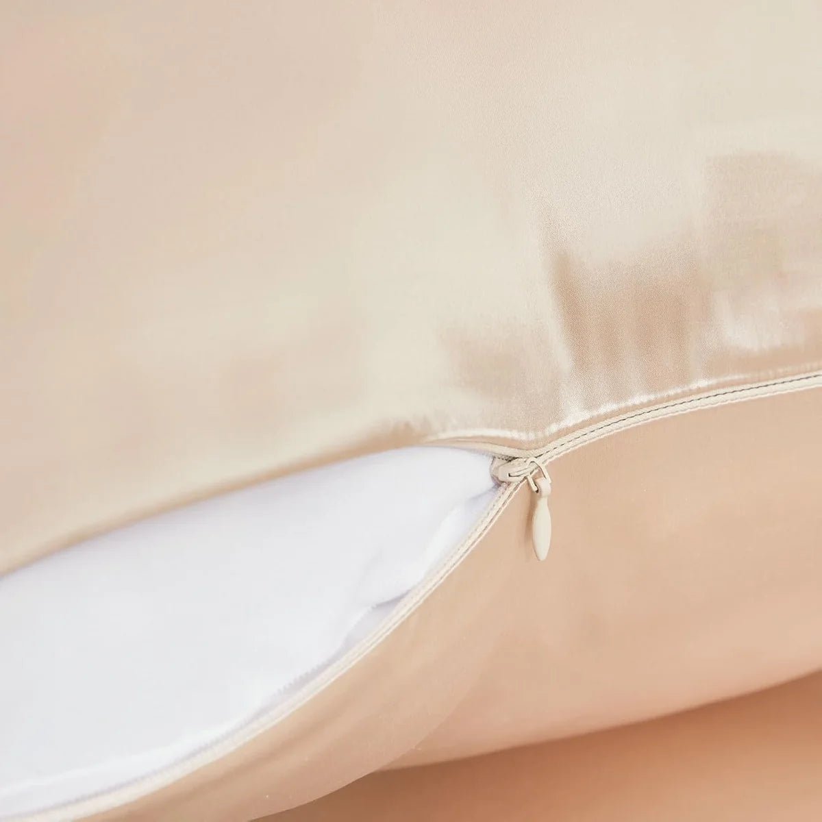 luxury mulberry silk pillowcase champagne zipper design.jpg luxury mulberry silk pillowcase champagne zipper design.jpg